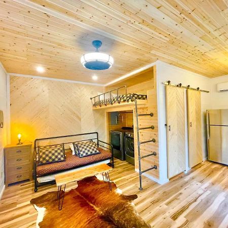 New Tiny Cabin Hot Tub Firepit Fenced Yard Sevierville Ngoại thất bức ảnh