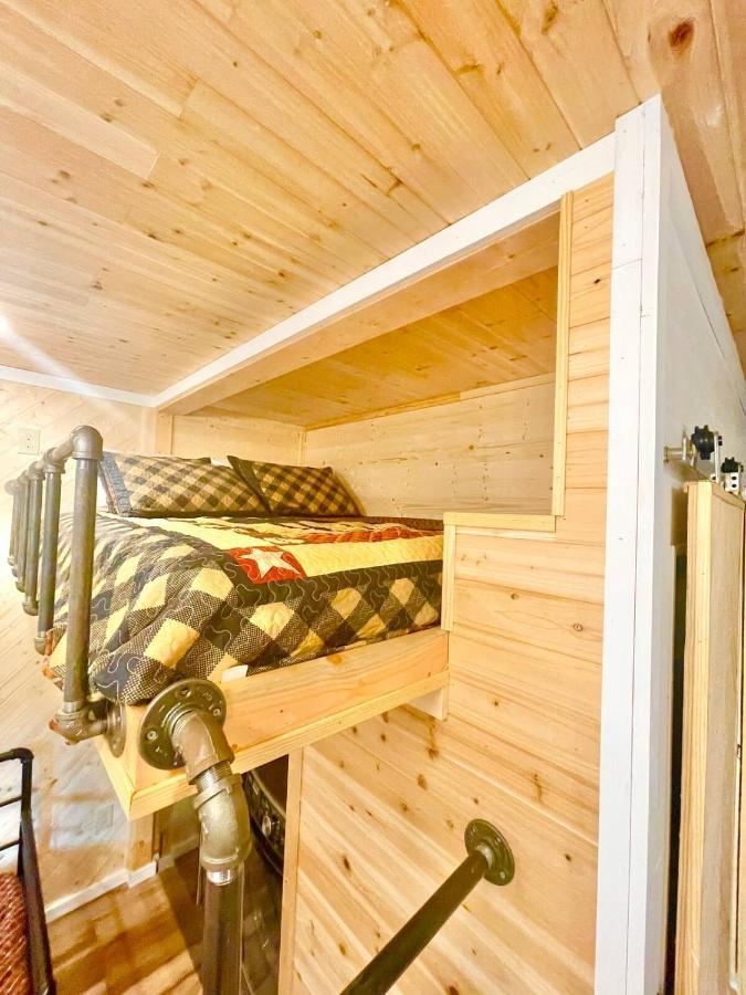 New Tiny Cabin Hot Tub Firepit Fenced Yard Sevierville Ngoại thất bức ảnh