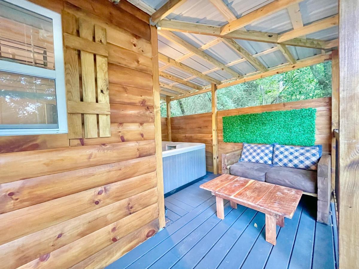 New Tiny Cabin Hot Tub Firepit Fenced Yard Sevierville Ngoại thất bức ảnh