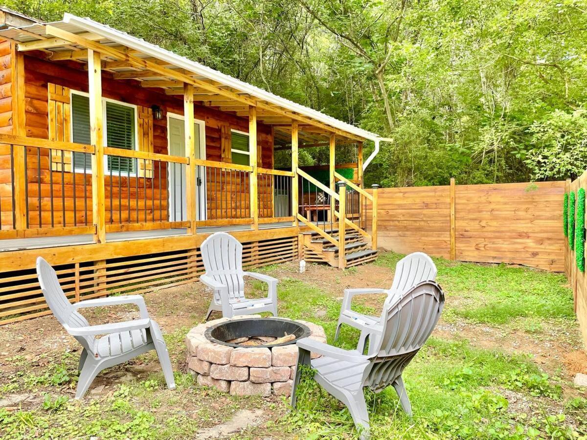 New Tiny Cabin Hot Tub Firepit Fenced Yard Sevierville Ngoại thất bức ảnh