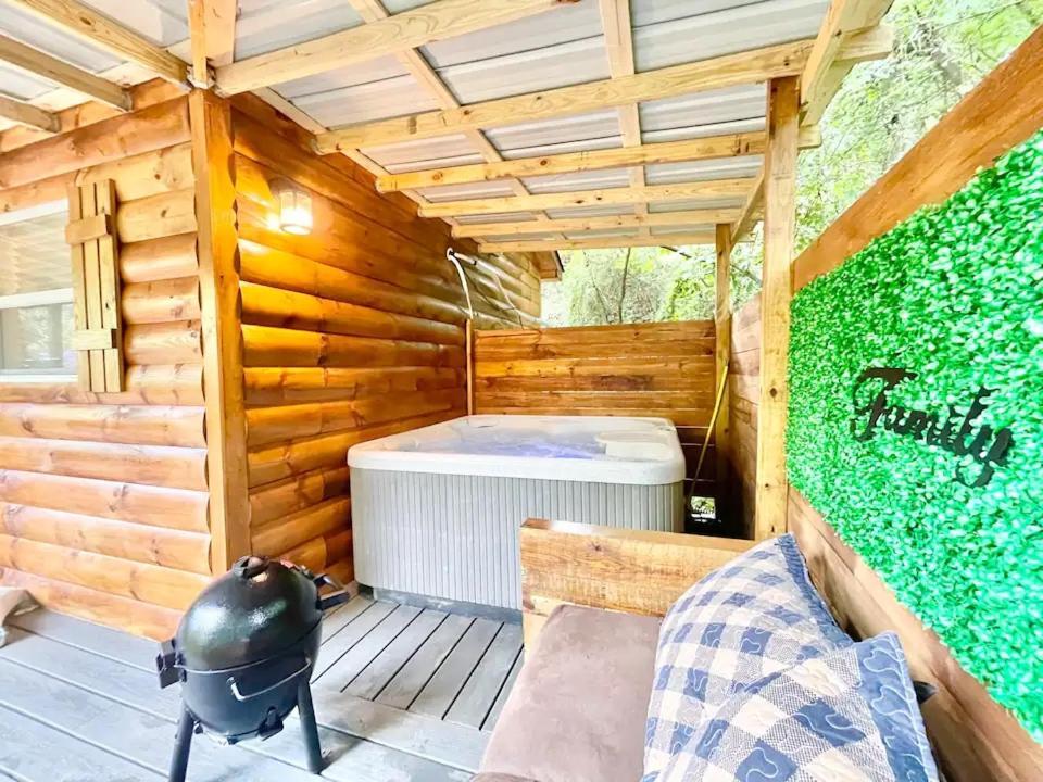 New Tiny Cabin Hot Tub Firepit Fenced Yard Sevierville Ngoại thất bức ảnh